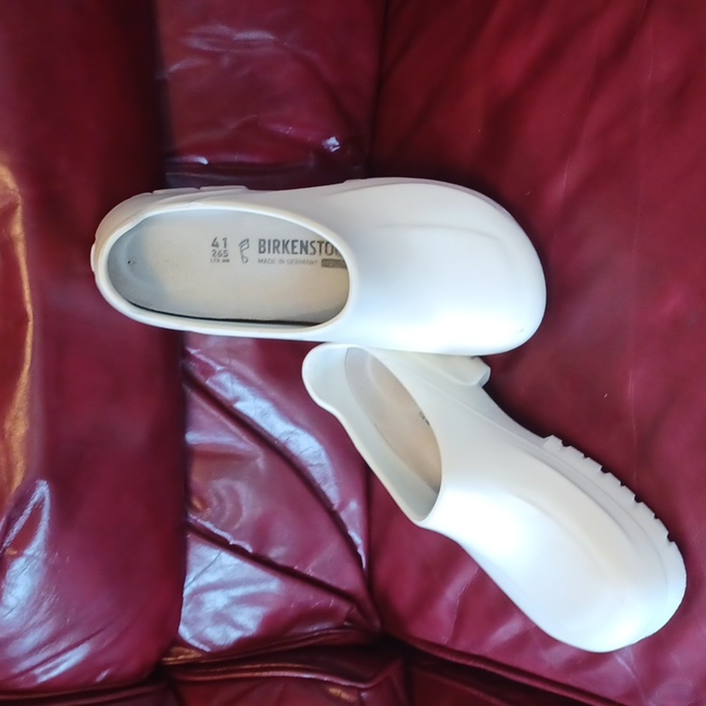 Birkenstock waterproof clogs women's size 10 men's size 8 white